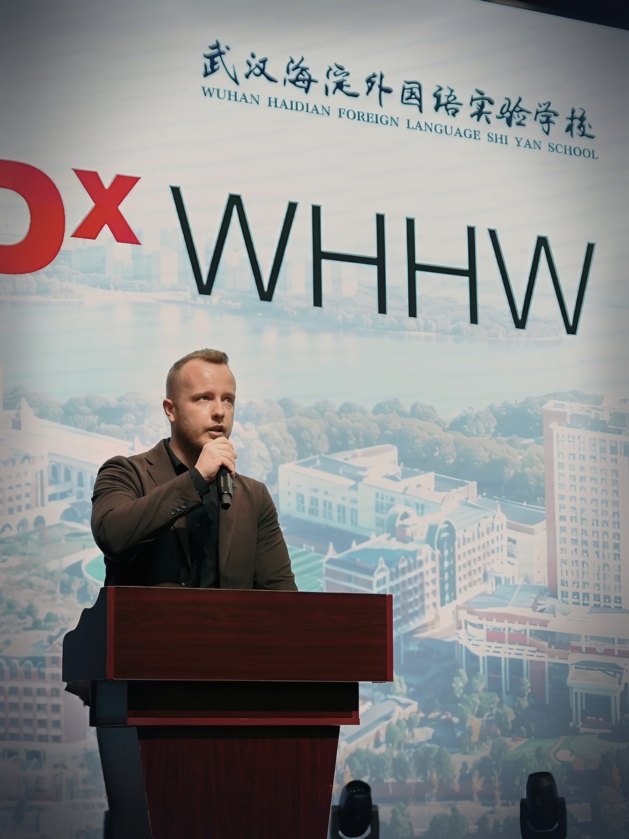 Kevin Chowanski speaking on the TEDxWHHW Youth stage